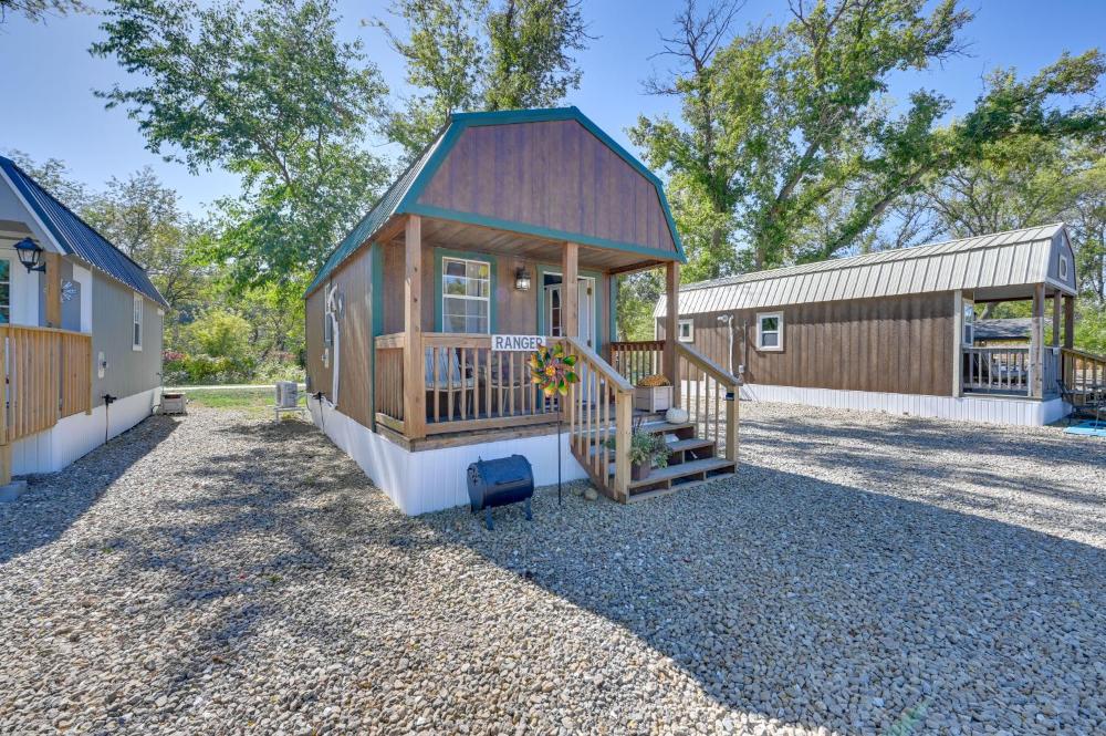 Cabin on Rivers Edge Trail in Steamboat Rock!